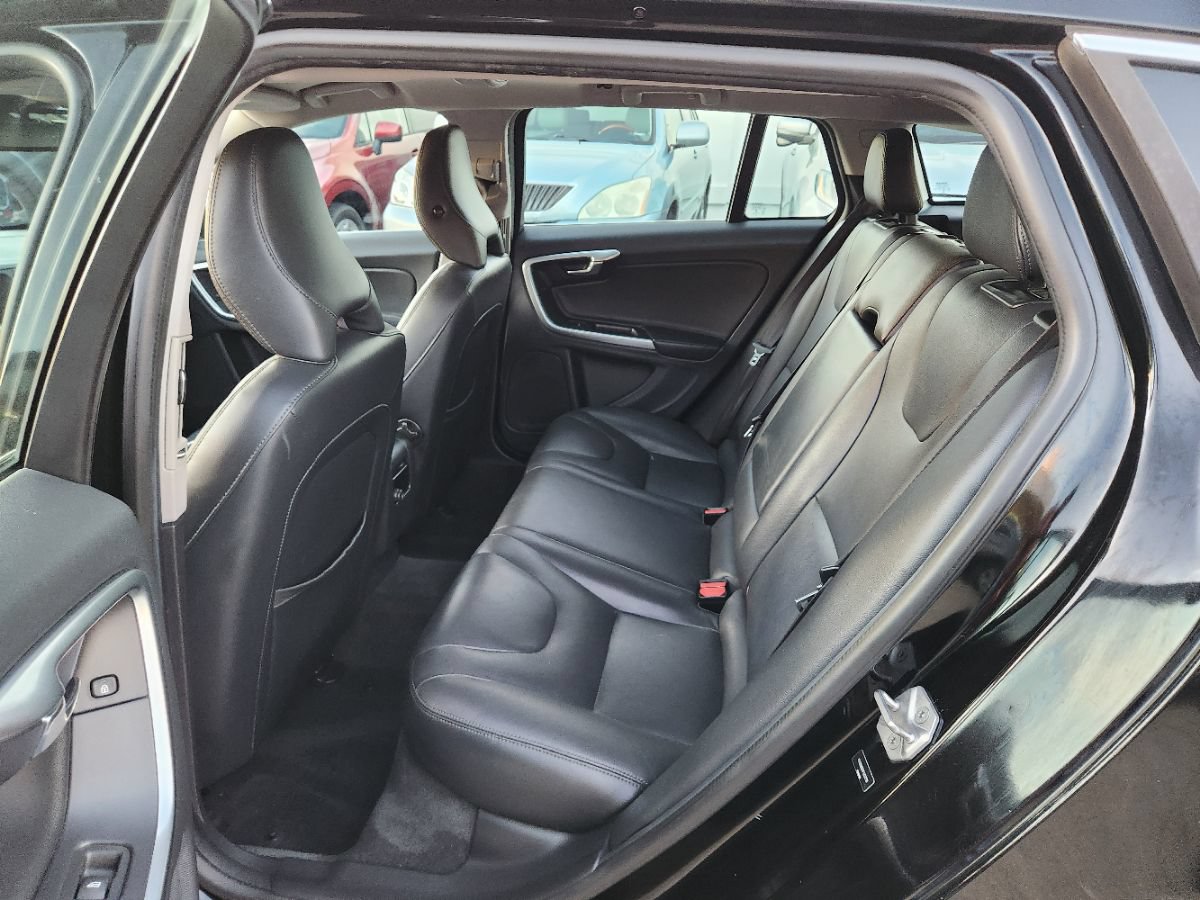 Used 2015 Volvo V60 T5 Premier FWD image 10