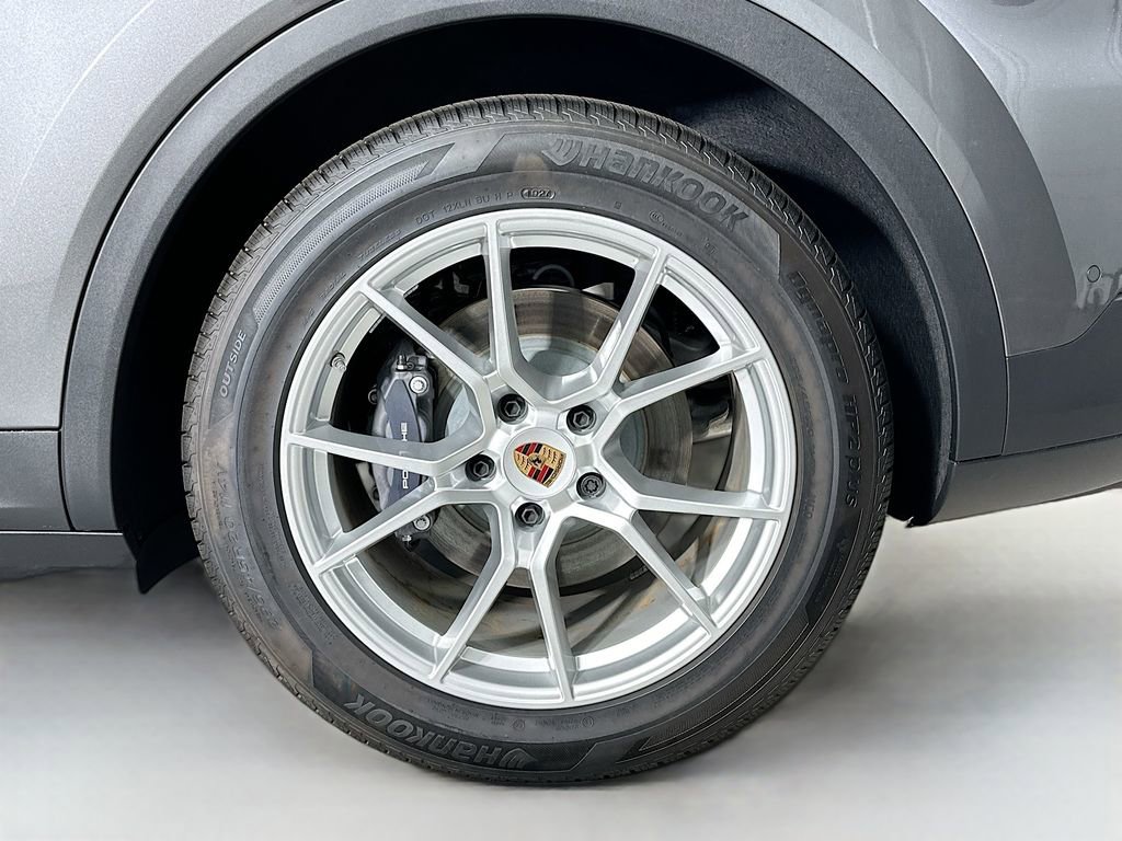 New 2025 Porsche Cayenne image 33