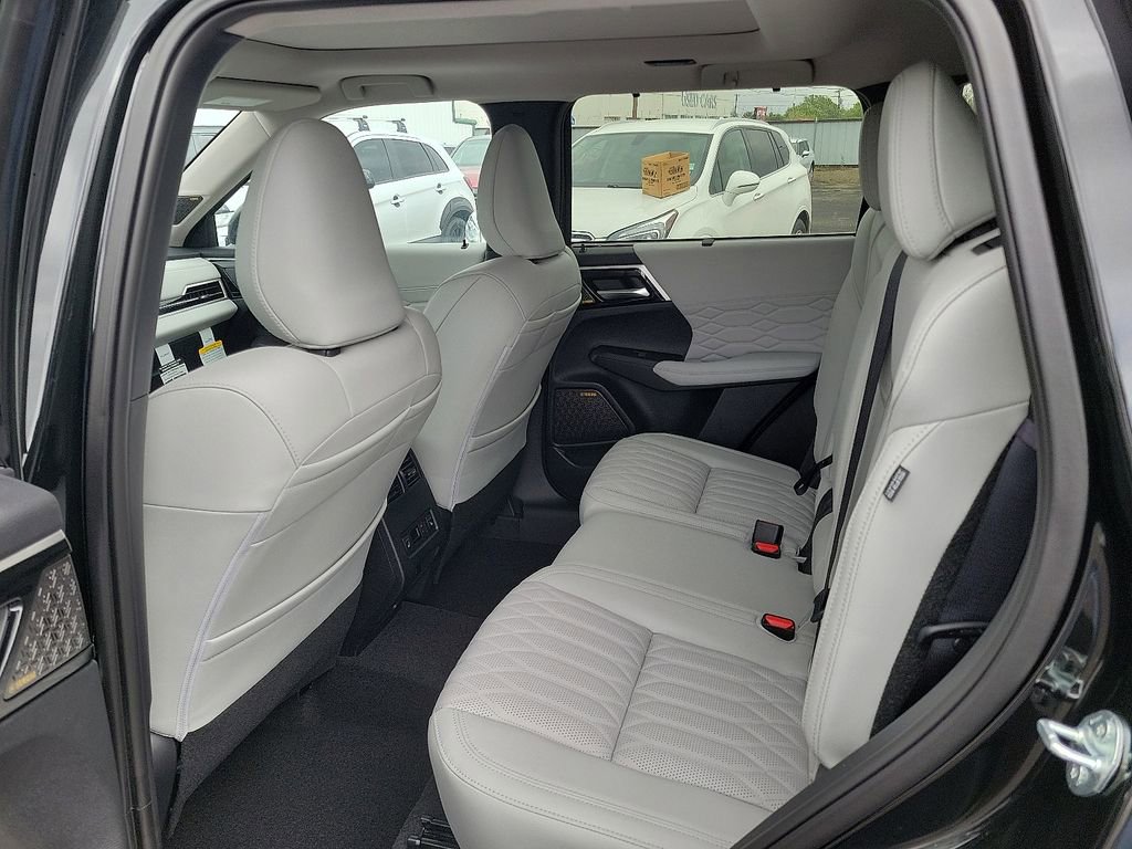 New 2025 Mitsubishi Outlander AWD image 7