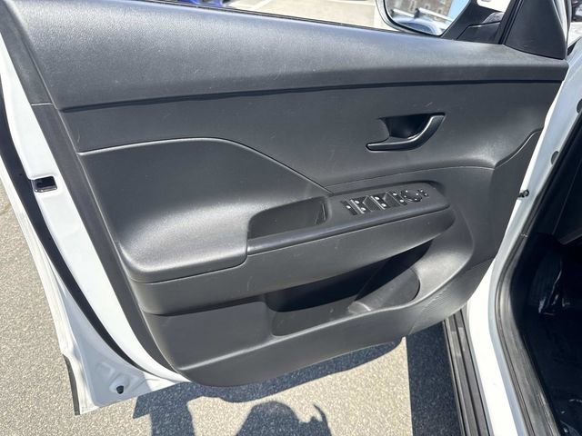 Certified 2025 Hyundai Kona SEL AWD/4WD image 16