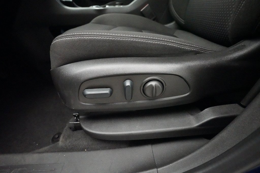 Used 2023 GMC Terrain SLE w/ Driver Convenience Package image 29