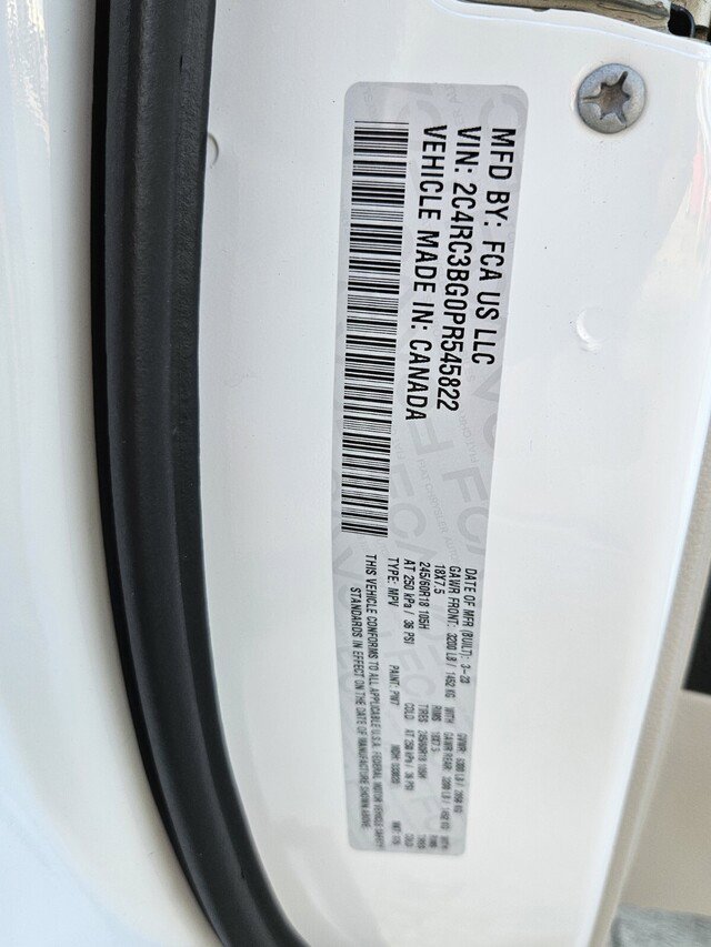 Used 2023 Chrysler Pacifica Touring-L image 30