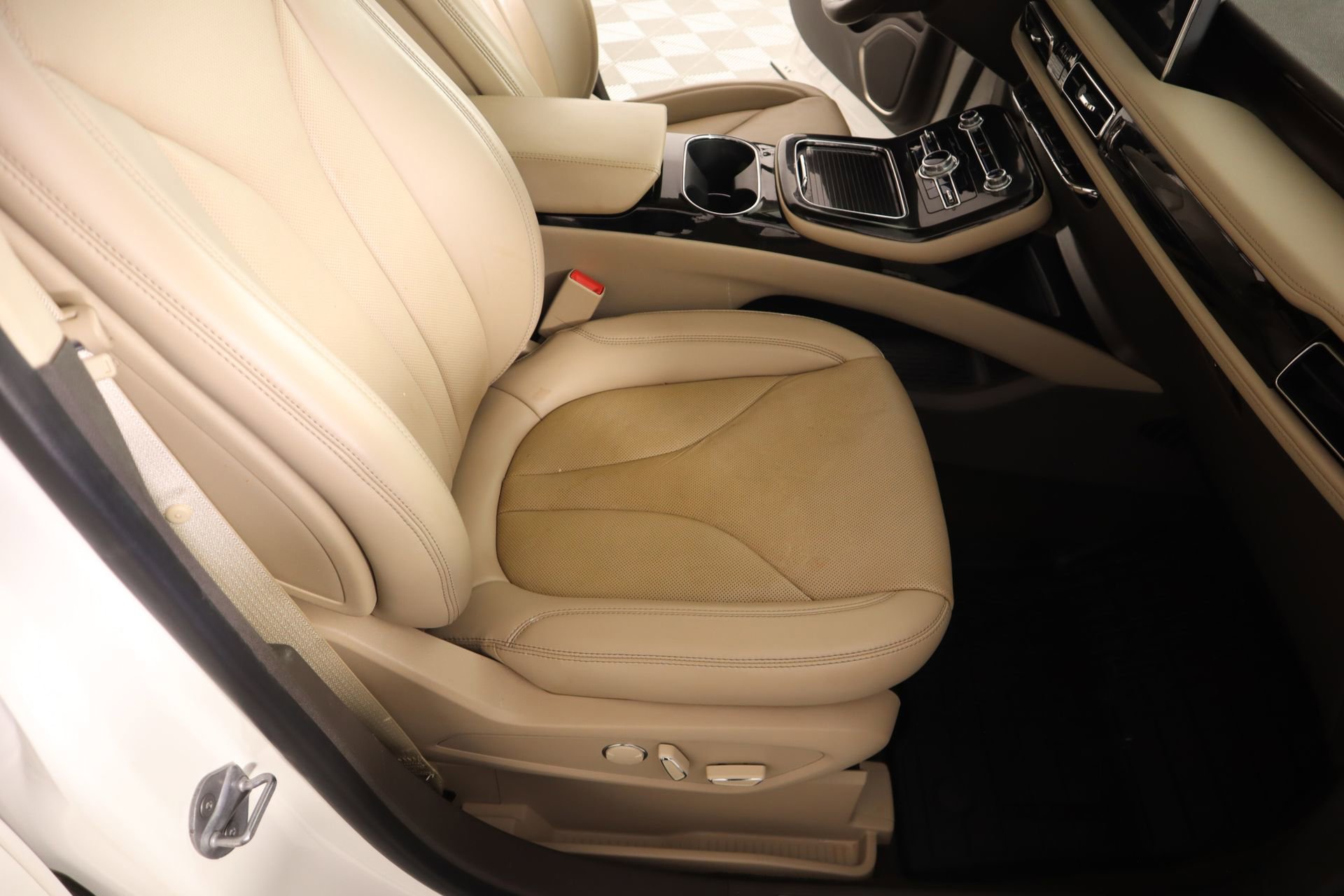 Used 2023 Lincoln Nautilus Reserve image 13