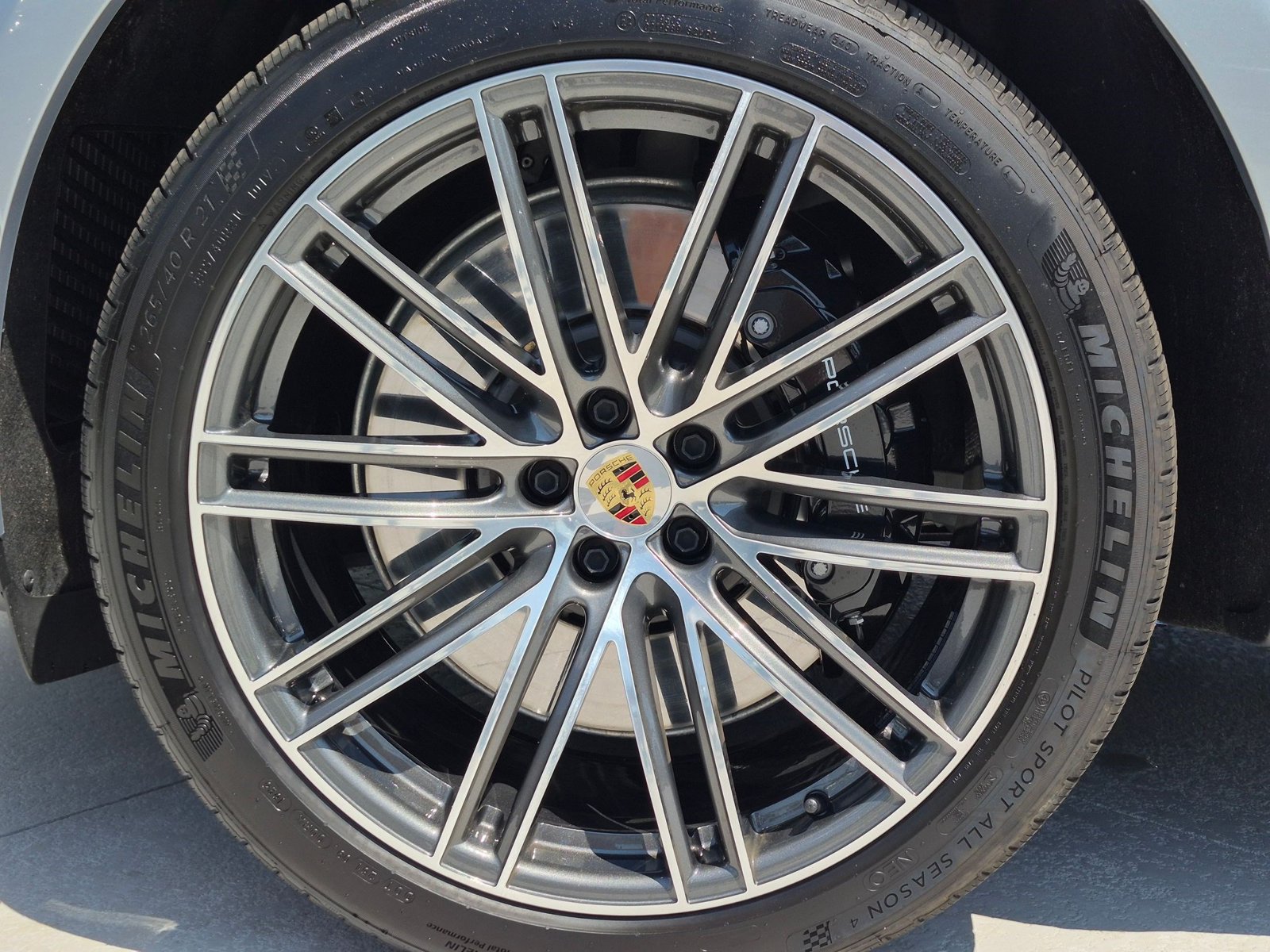 Certified 2026 Porsche Macan GTS AWD/4WD image 28