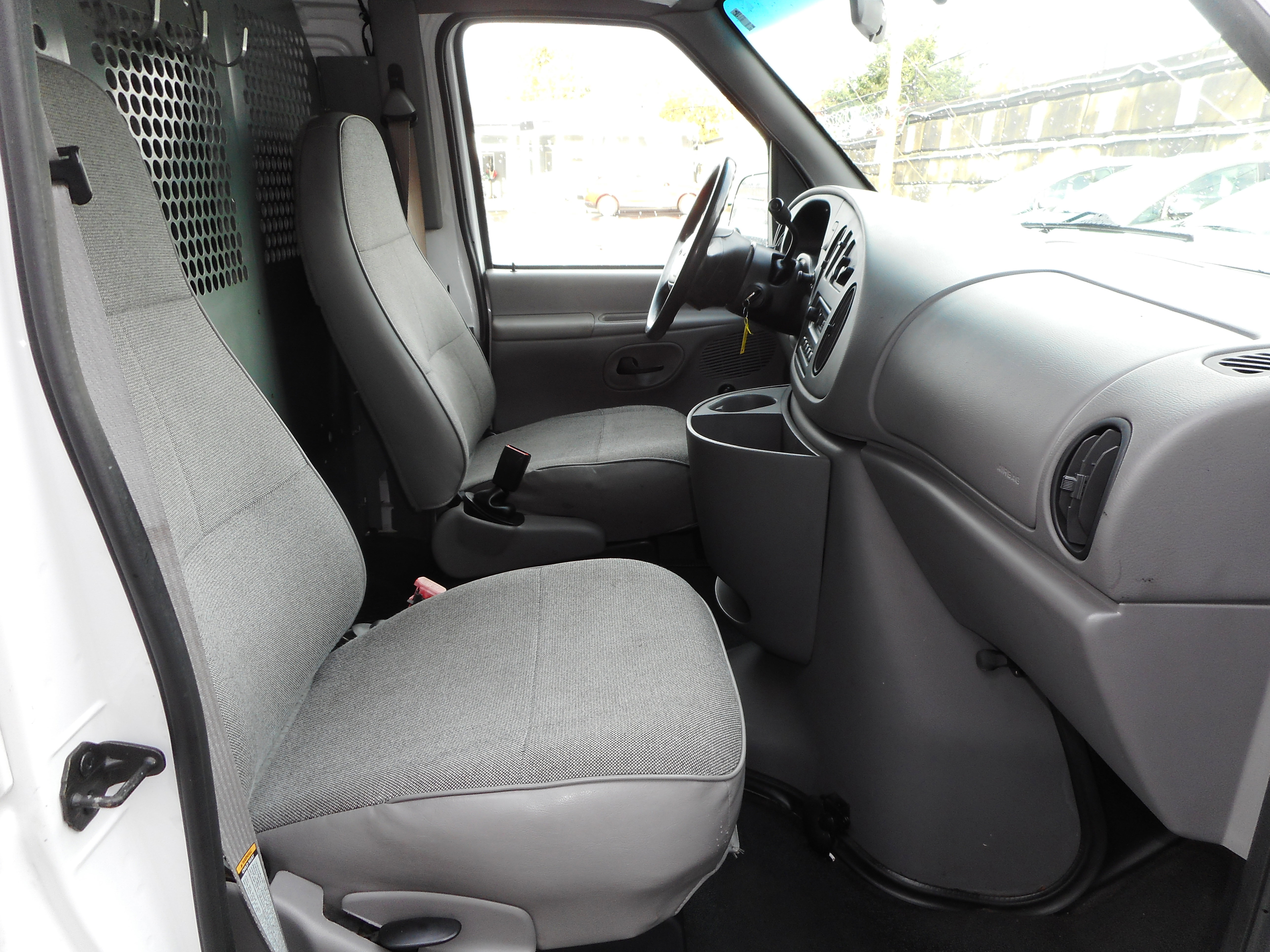 Used 1998 Ford E-150 and Econoline 150 image 23