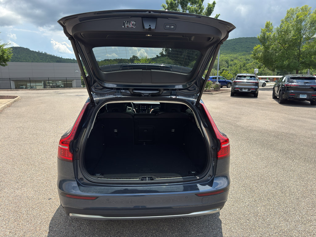 Used 2026 Volvo V60 B5 Cross Country Plus AWD/4WD image 33