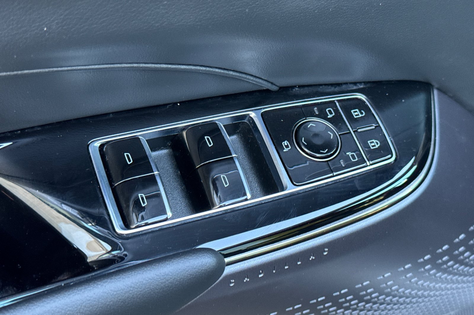 Used 2024 Cadillac Lyriq Luxury AWD/4WD image 12