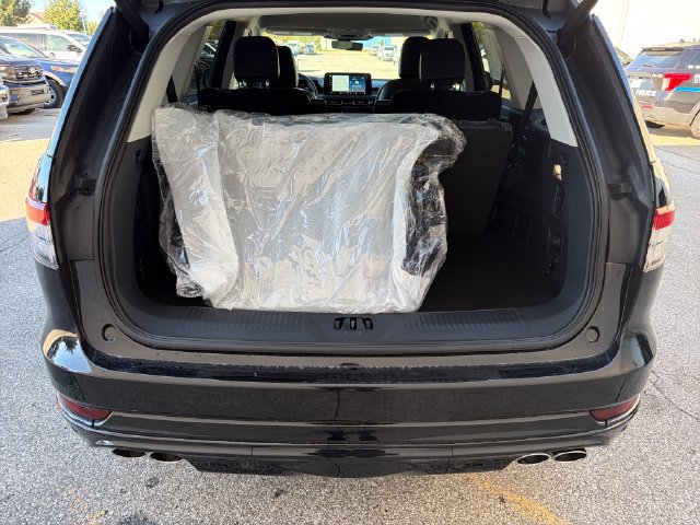 New 2026 Lincoln Aviator AWD w/ Jet Appearance Package image 8