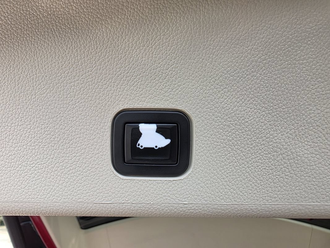 Used 2016 Cadillac SRX Luxury w/ Driver Awareness Package AWD/4WD image 18