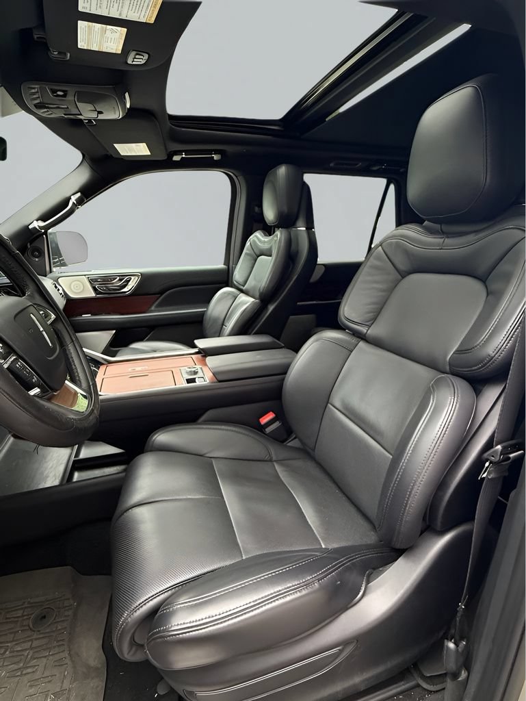 Used 2020 Lincoln Navigator L Reserve w/ Luxury Package RWD image 6