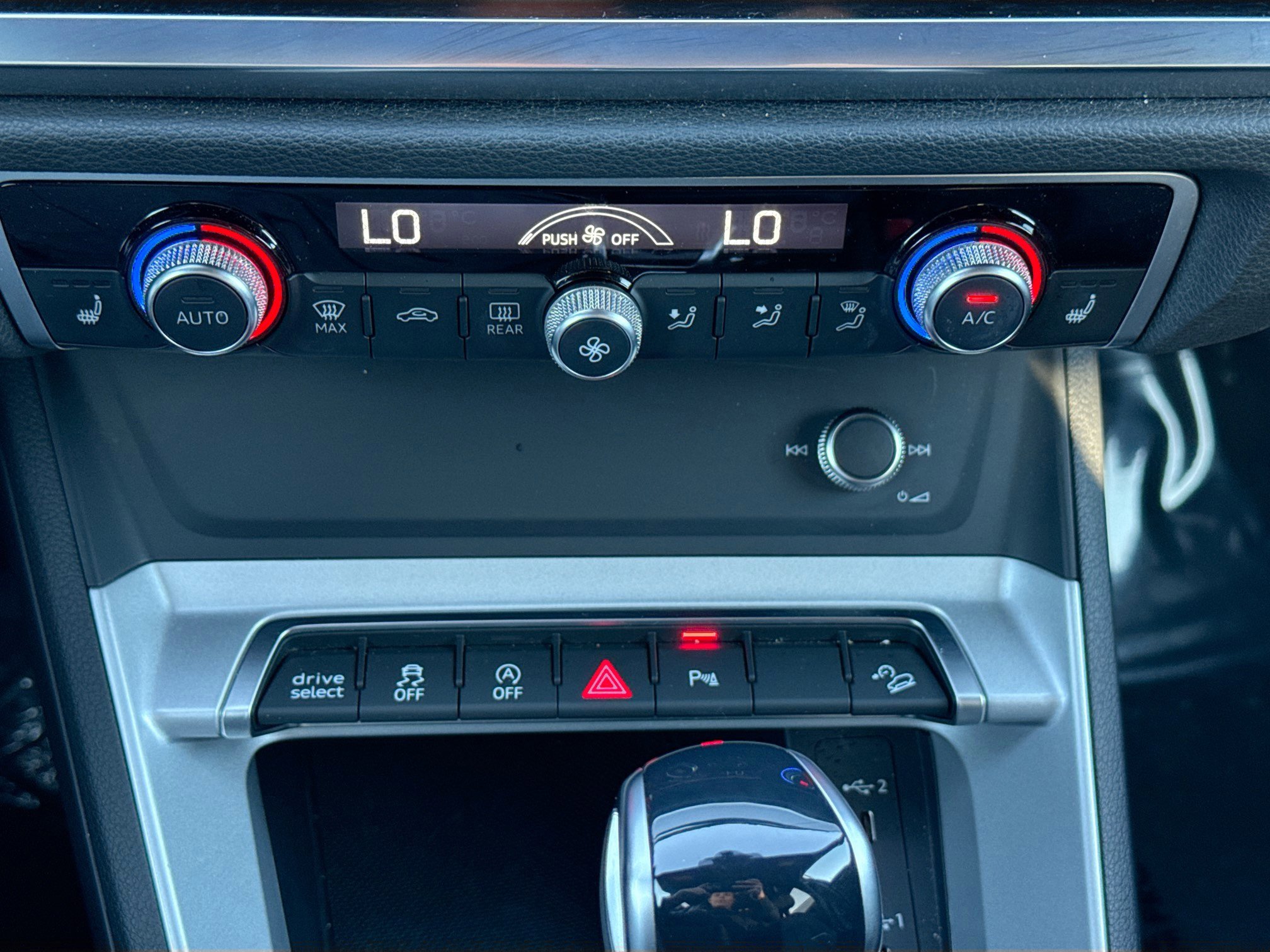 Certified 2025 Audi Q3 2.0T Premium image 33