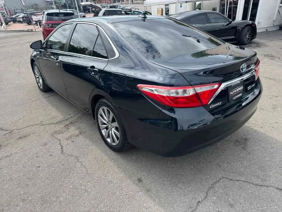 Used 2017 Toyota Camry XLE w/ Moonroof Package FWD image 7