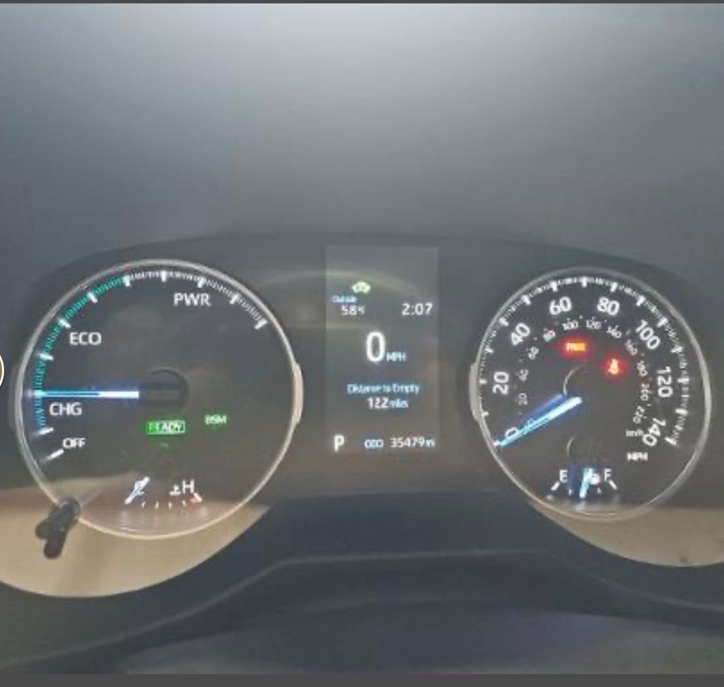 Used 2022 Toyota RAV4 SE w/ Convenience Package image 4