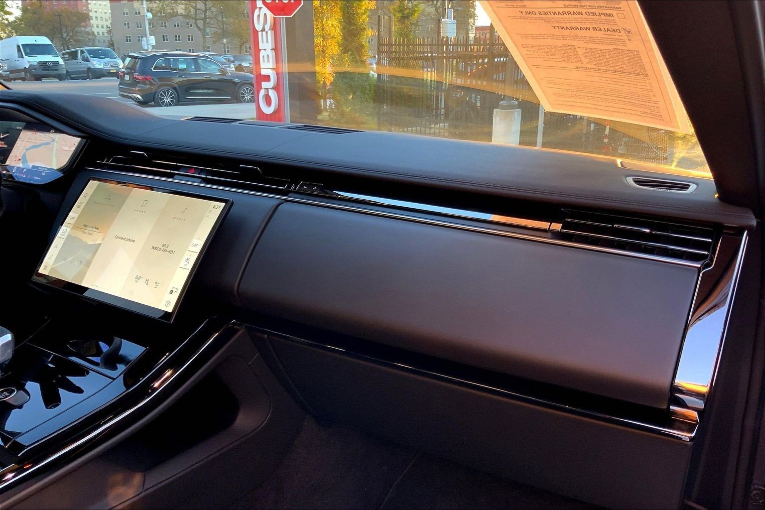 Used 2024 Land Rover Range Rover Sport SE image 18