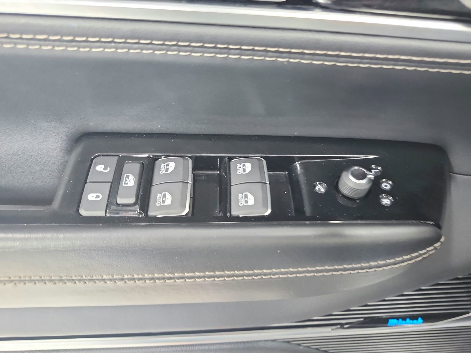 Used 2023 Jeep Grand Wagoneer 4WD image 31