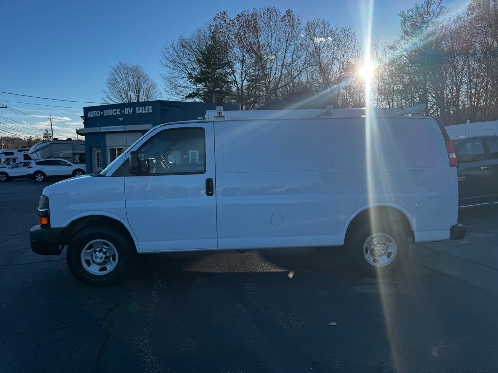 Used 2017 Chevrolet Express 3500 image 3