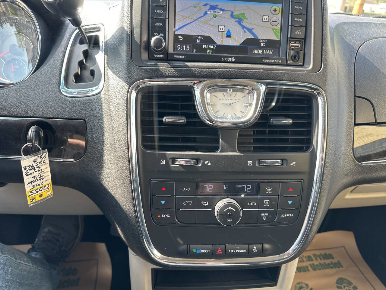 Used 2015 Chrysler Town & Country Touring FWD image 26