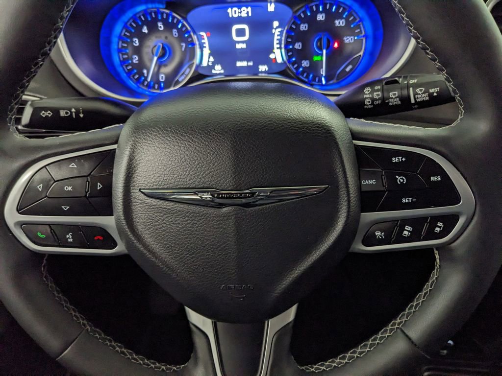 Used 2025 Chrysler Pacifica Select FWD image 10
