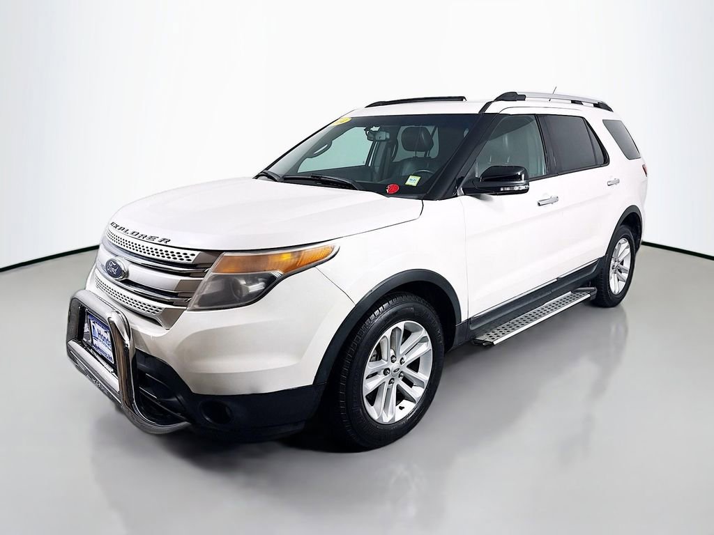 Used 2014 Ford Explorer XLT w/ Equipment Group 202A AWD/4WD image 3