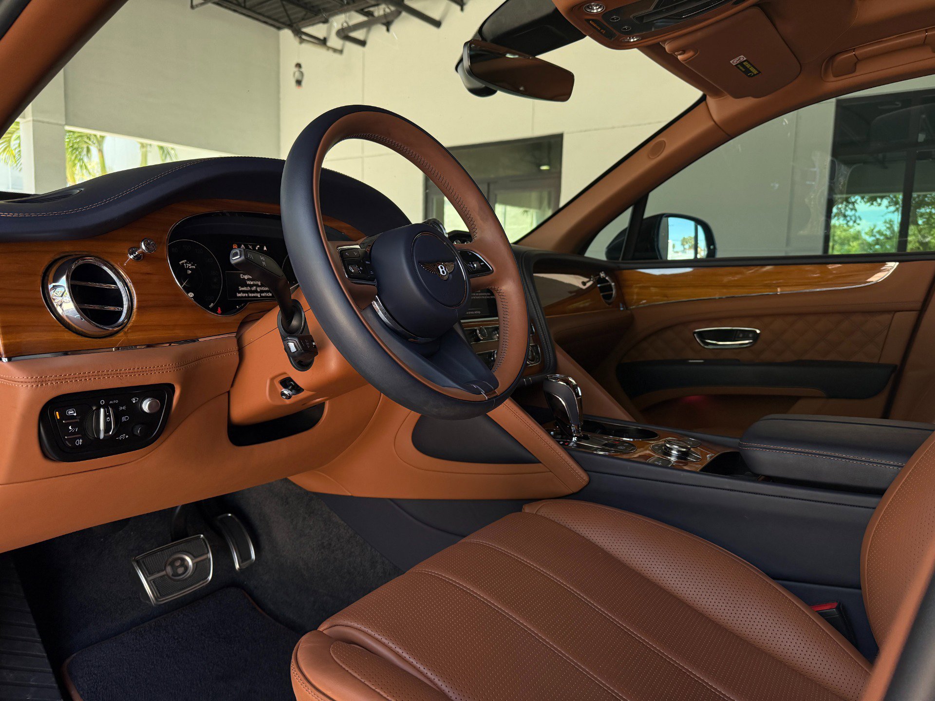Used 2021 Bentley Bentayga AWD/4WD image 27