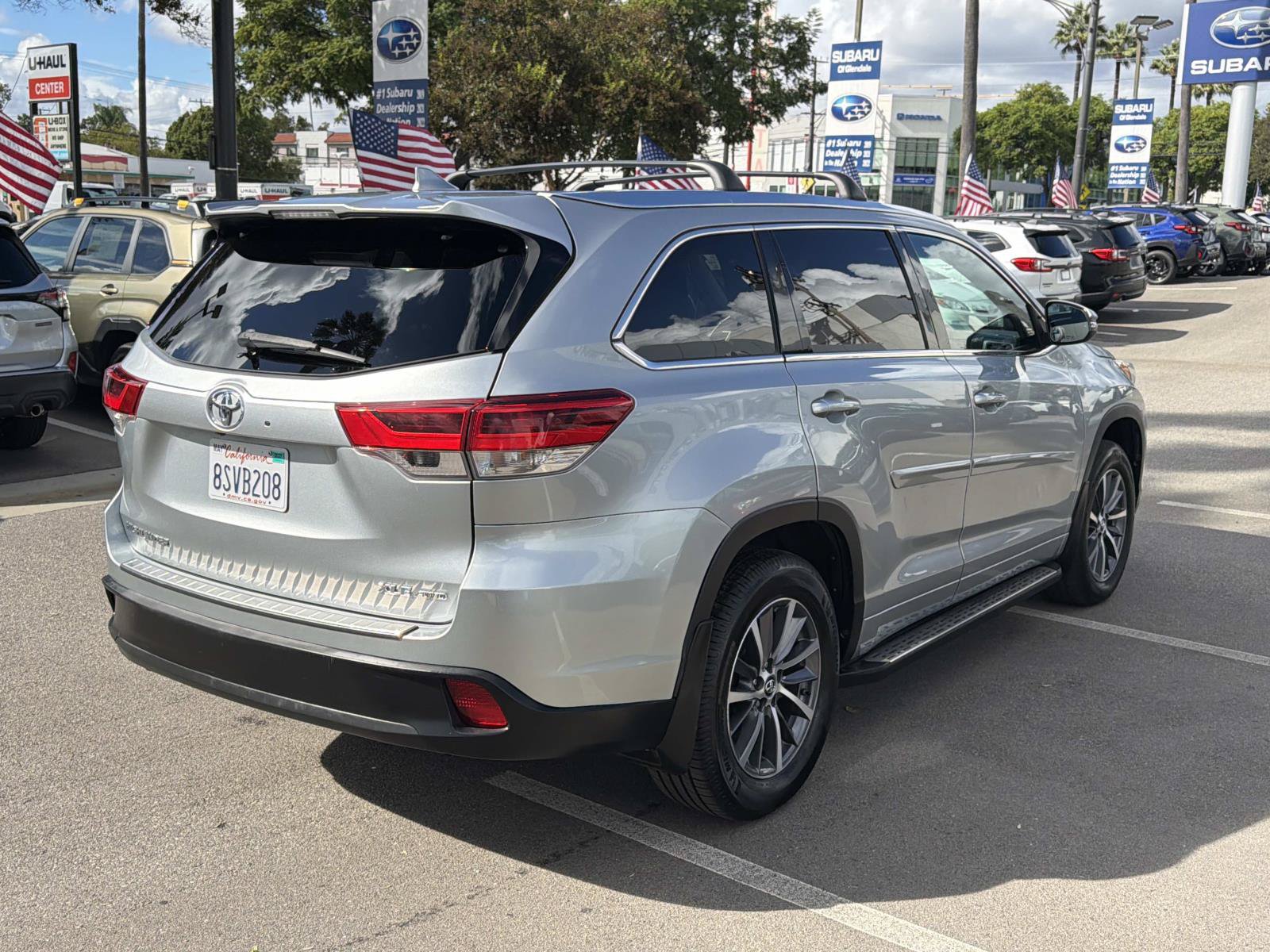 Used 2017 Toyota Highlander XLE w/ Carpet Mat Package AWD/4WD image 5