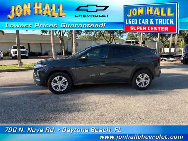 Used 2025 Chevrolet Trax LS w/ Driver Confidence Package image 4