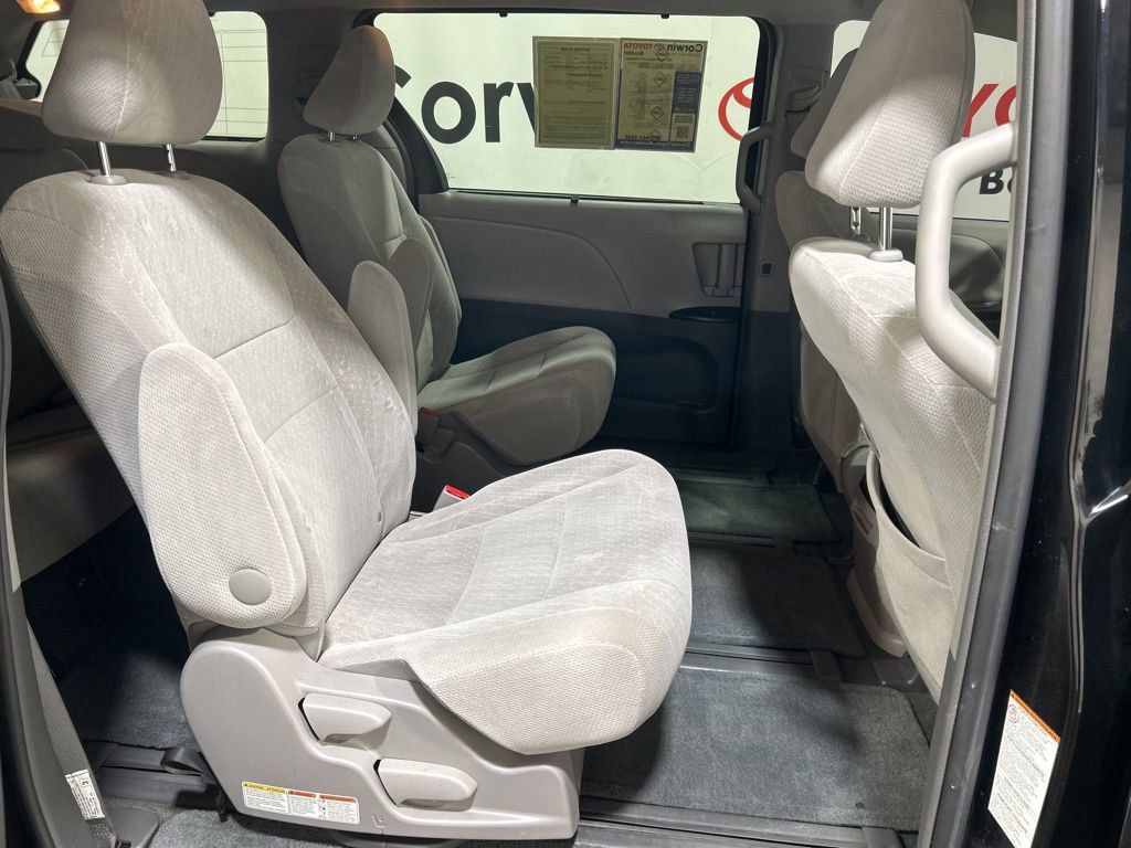 Used 2017 Toyota Sienna LE image 15