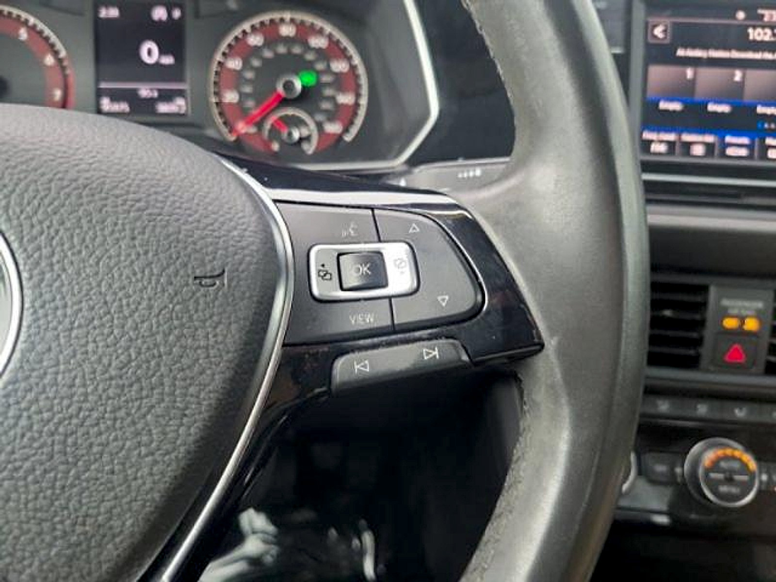Used 2020 Volkswagen Jetta SE w/ SE Cold Weather Package FWD image 25