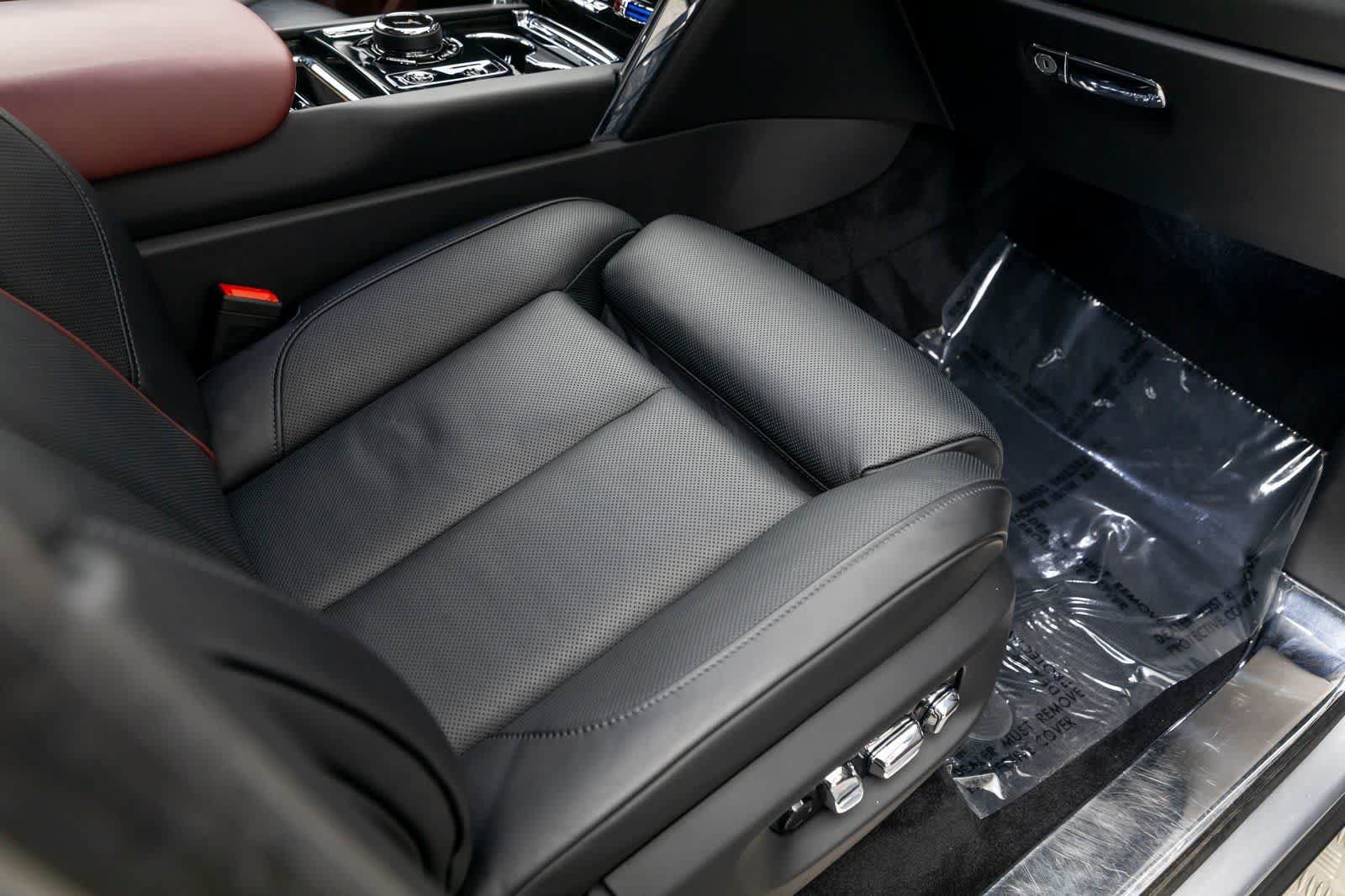Certified 2022 Rolls-Royce Cullinan AWD/4WD image 40