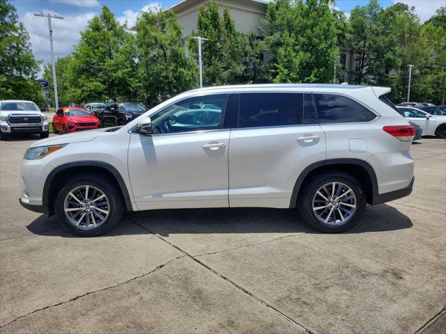 Certified 2017 Toyota Highlander XLE FWD image 2