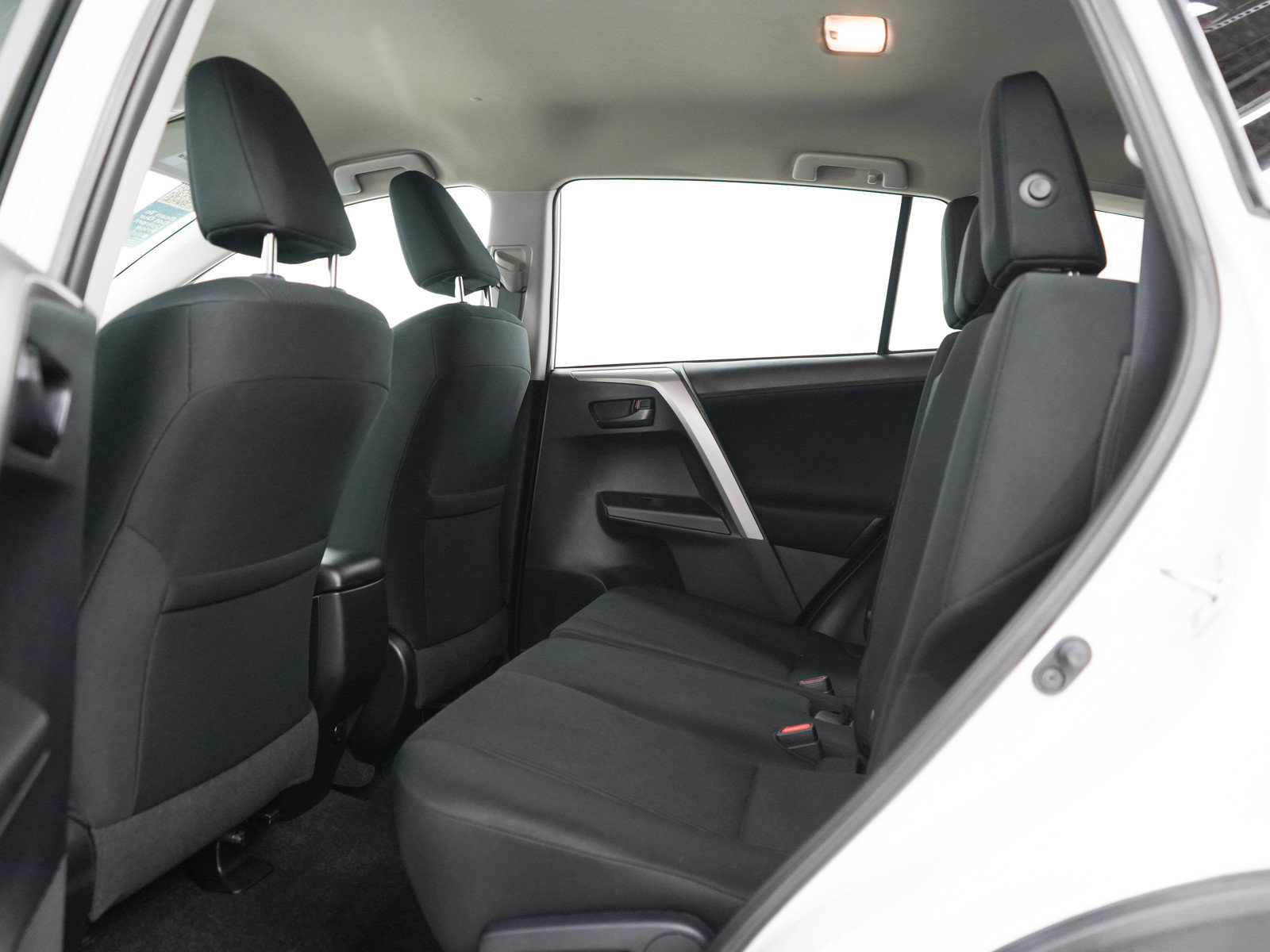 Used 2016 Toyota RAV4 LE AWD/4WD image 17
