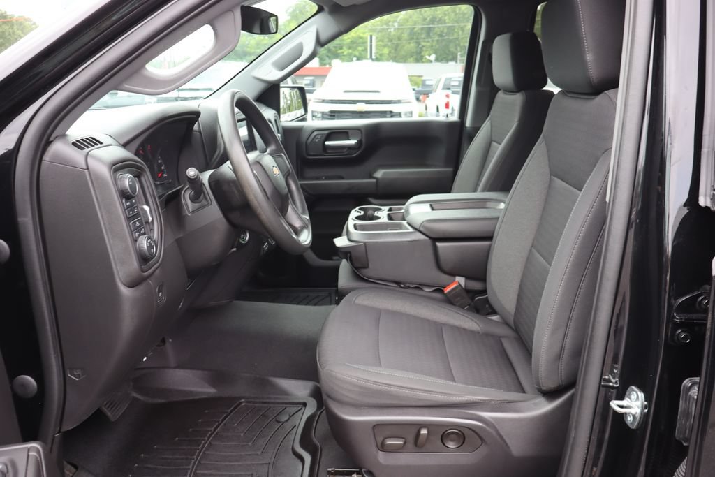 Used 2023 Chevrolet Silverado 1500 Custom AWD/4WD image 4
