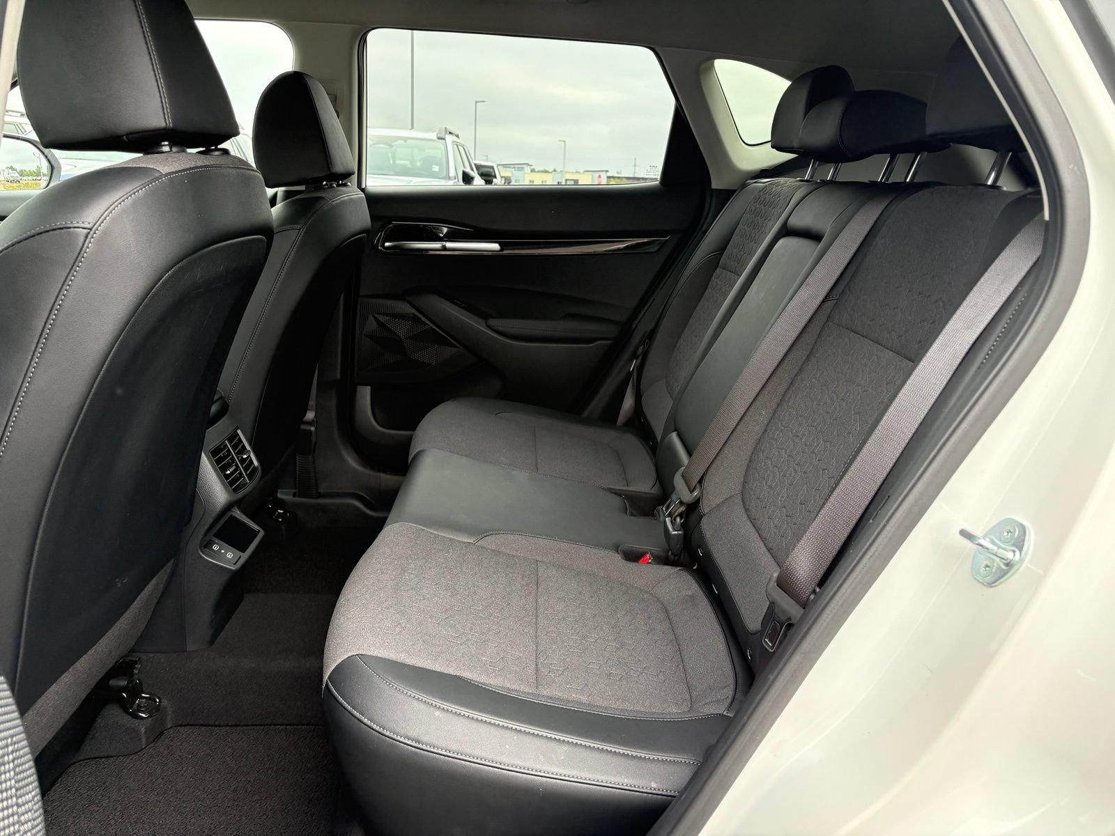 Used 2024 Kia Seltos X-Line AWD/4WD image 31