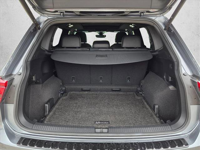 Used 2023 Volkswagen Tiguan SEL R-Line AWD/4WD image 6
