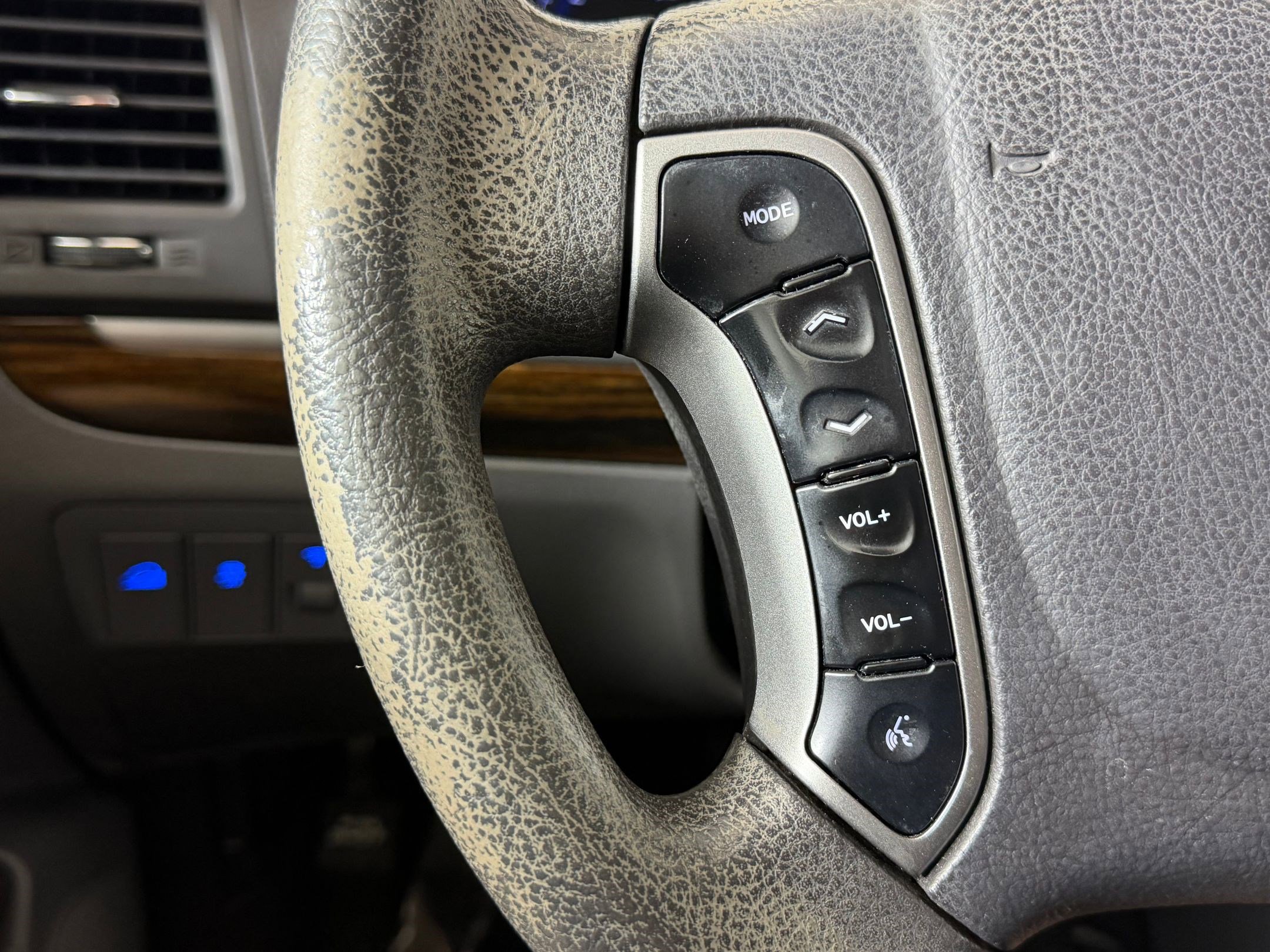Used 2012 Hyundai Santa Fe GLS FWD image 18