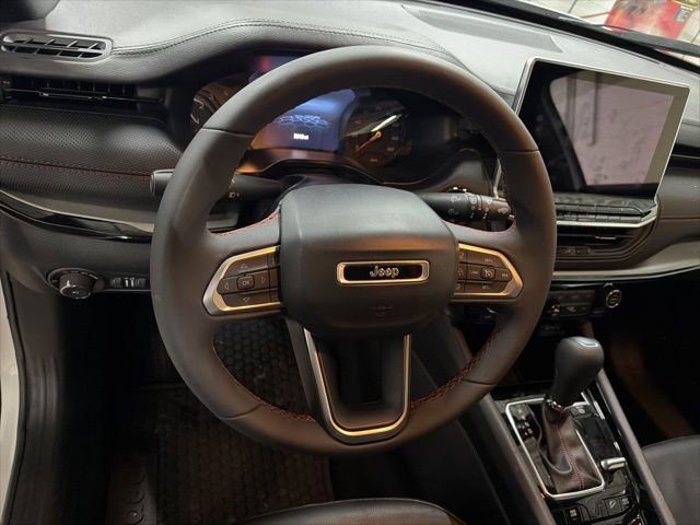 Used 2025 Jeep Compass Trailhawk AWD/4WD image 20