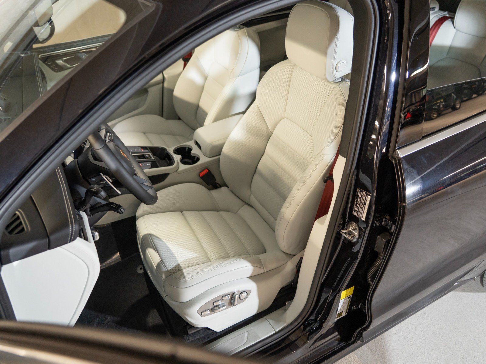 New 2026 Porsche Macan S AWD/4WD image 5