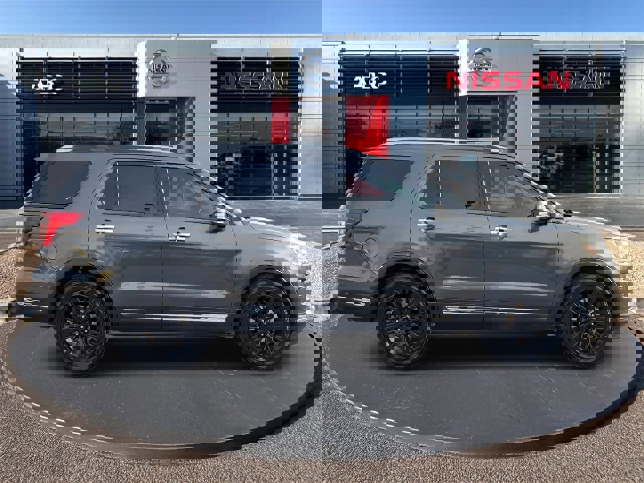 Used 2018 Ford Explorer Limited image 4