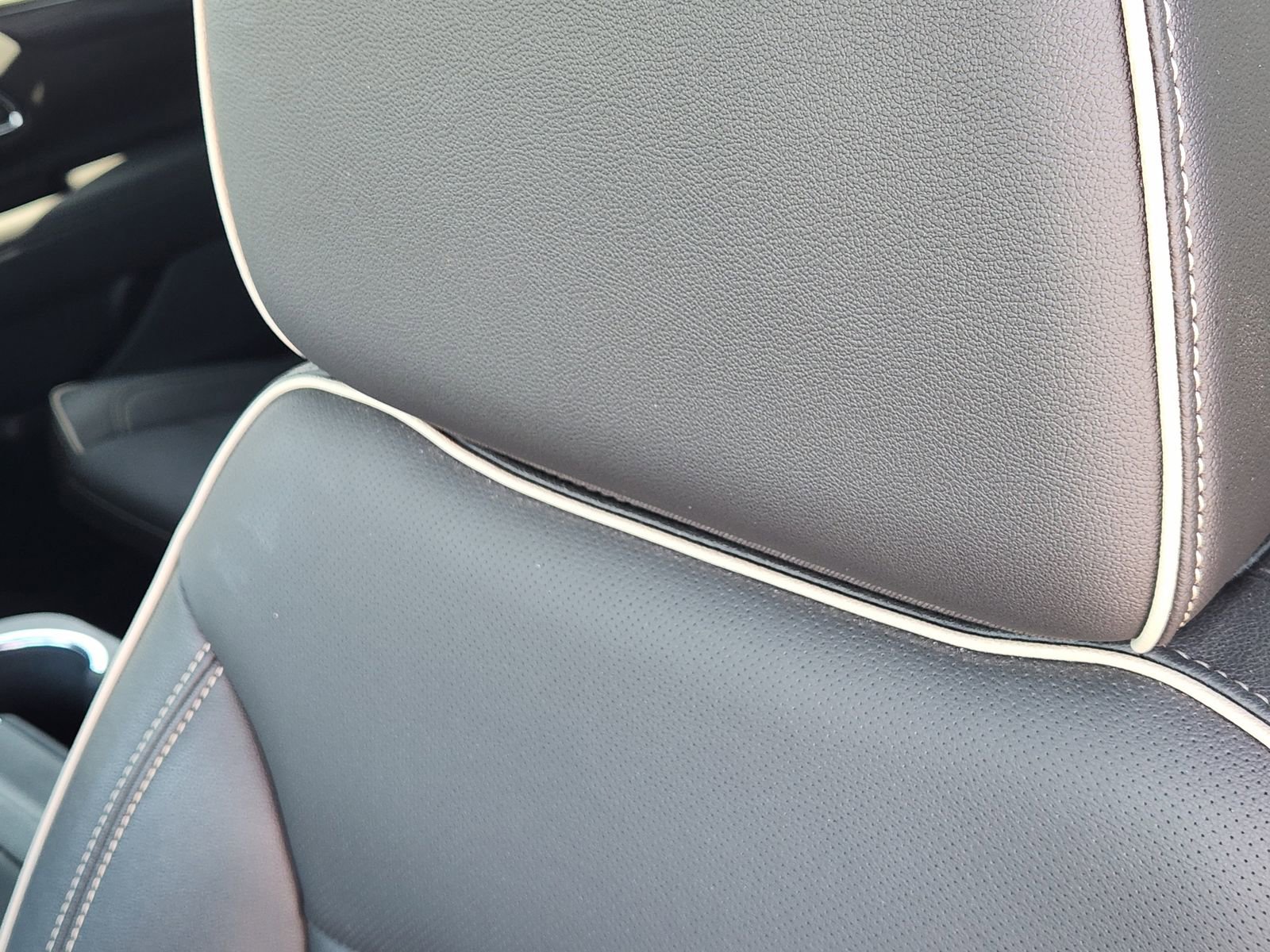 Used 2024 GMC Yukon SLT w/ SLT Premium Package image 18