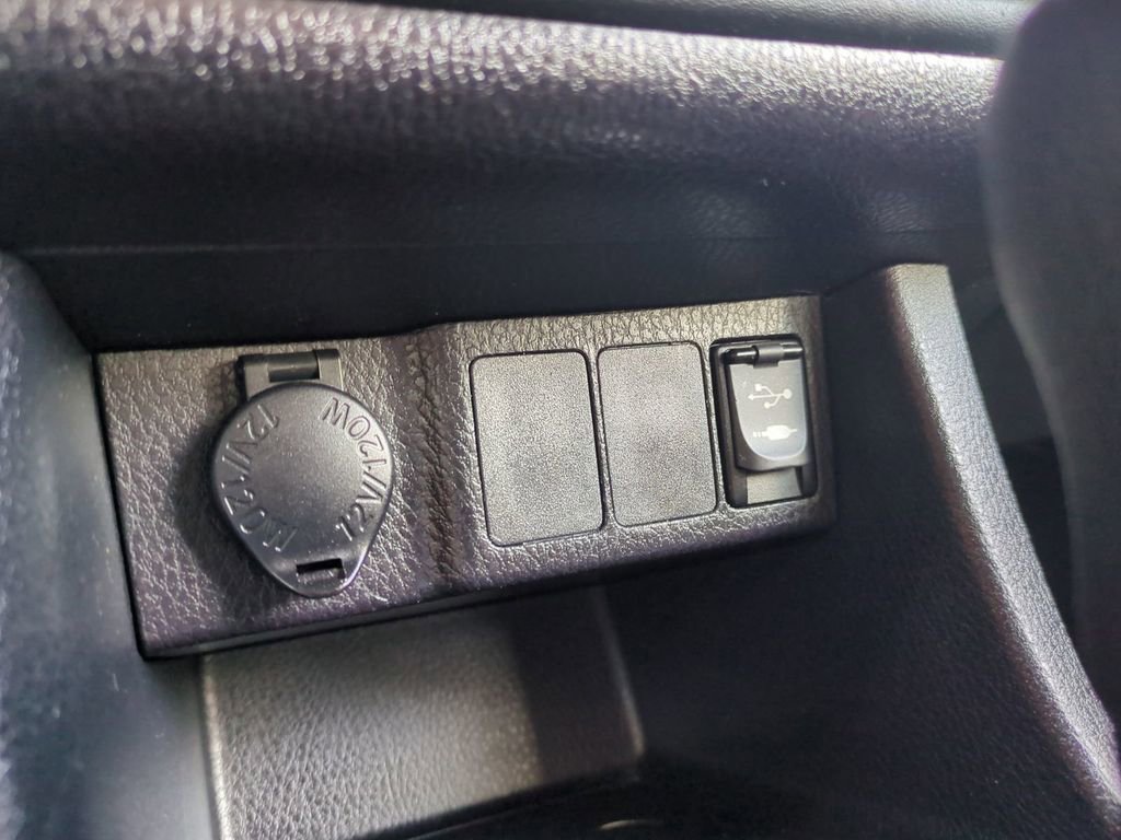 Used 2018 Toyota Corolla LE FWD image 24
