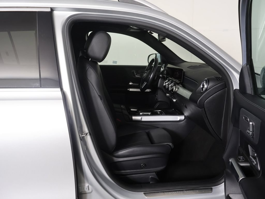 Used 2023 Mercedes-Benz GLB 250 4MATIC w/ Premium Package image 28