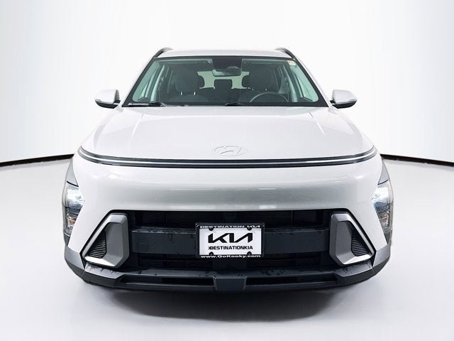 Used 2024 Hyundai Kona SEL AWD/4WD image 2