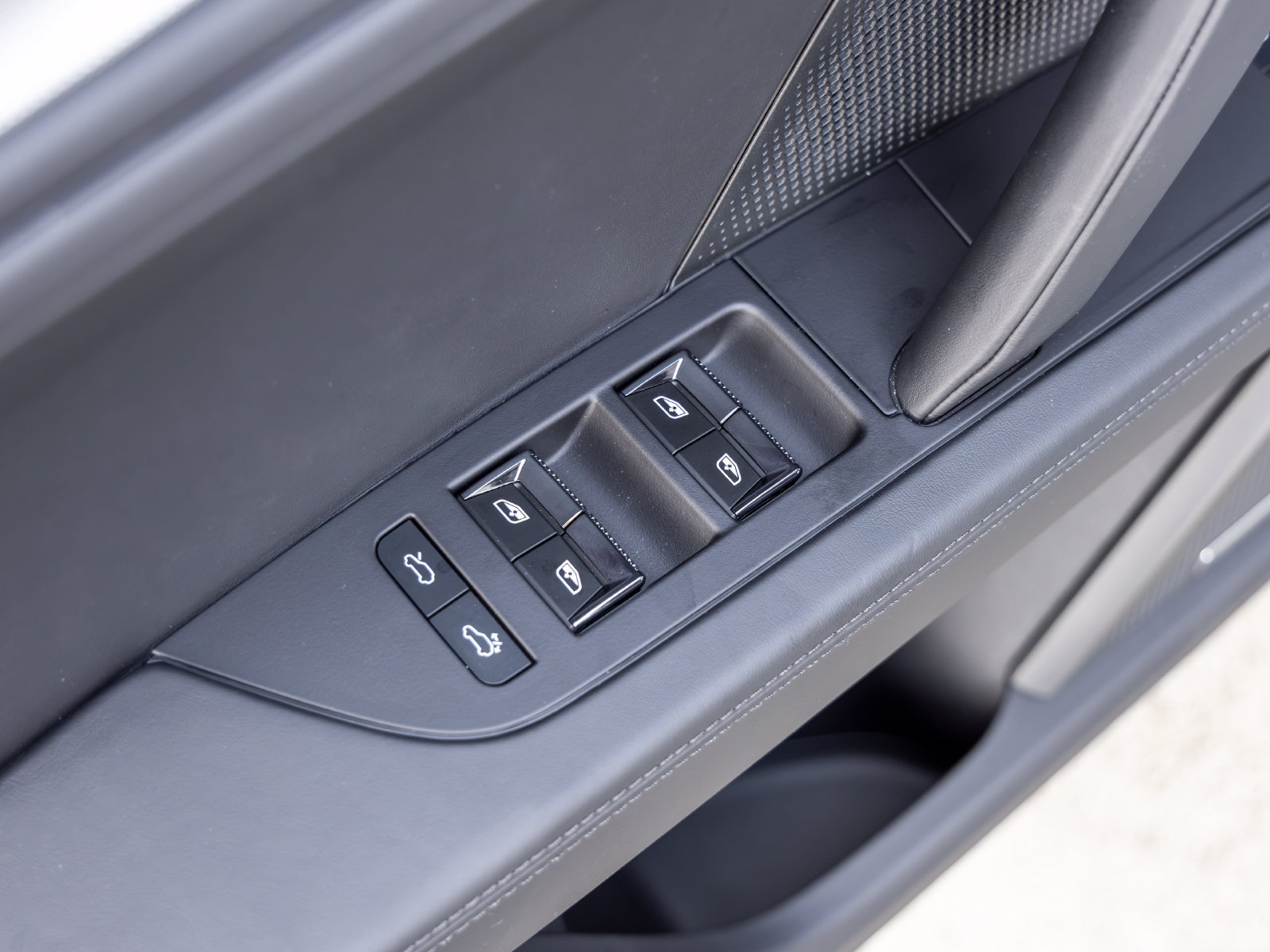 New 2026 Porsche Cayenne Electric Coupe AWD/4WD image 26