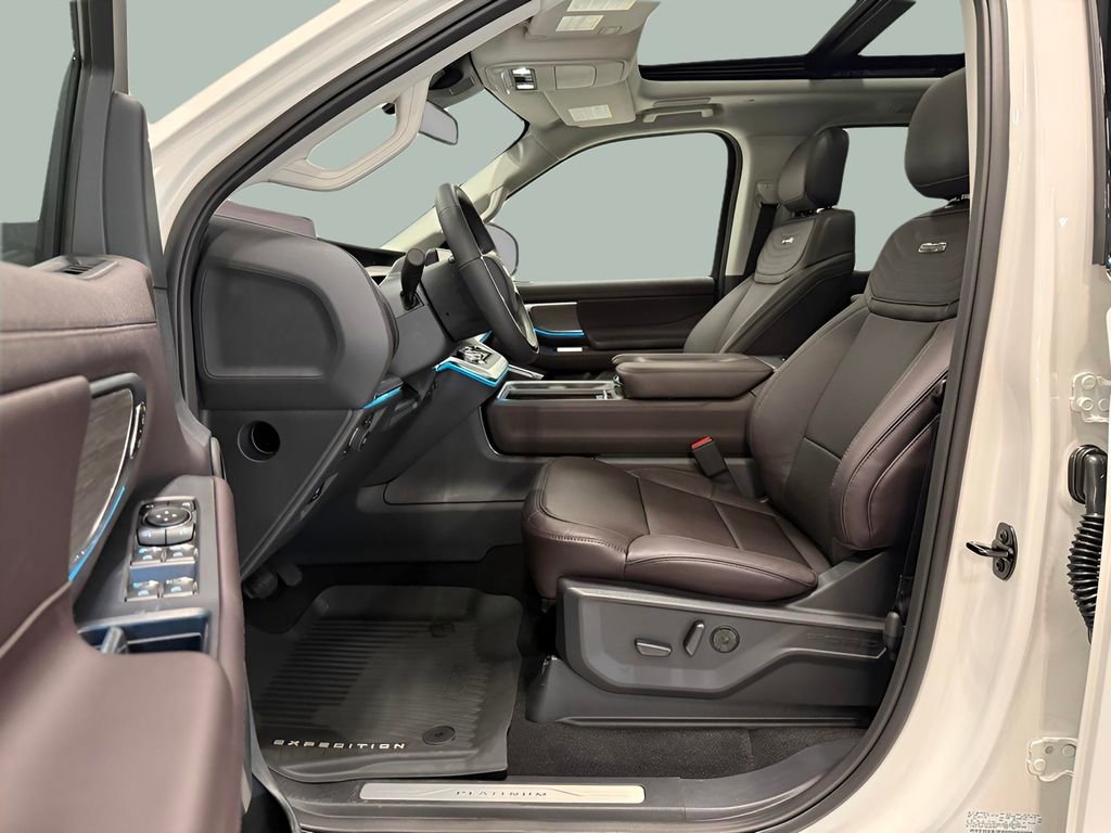 New 2025 Ford Expedition Platinum w/ Platinum Ultimate Package AWD/4WD image 18