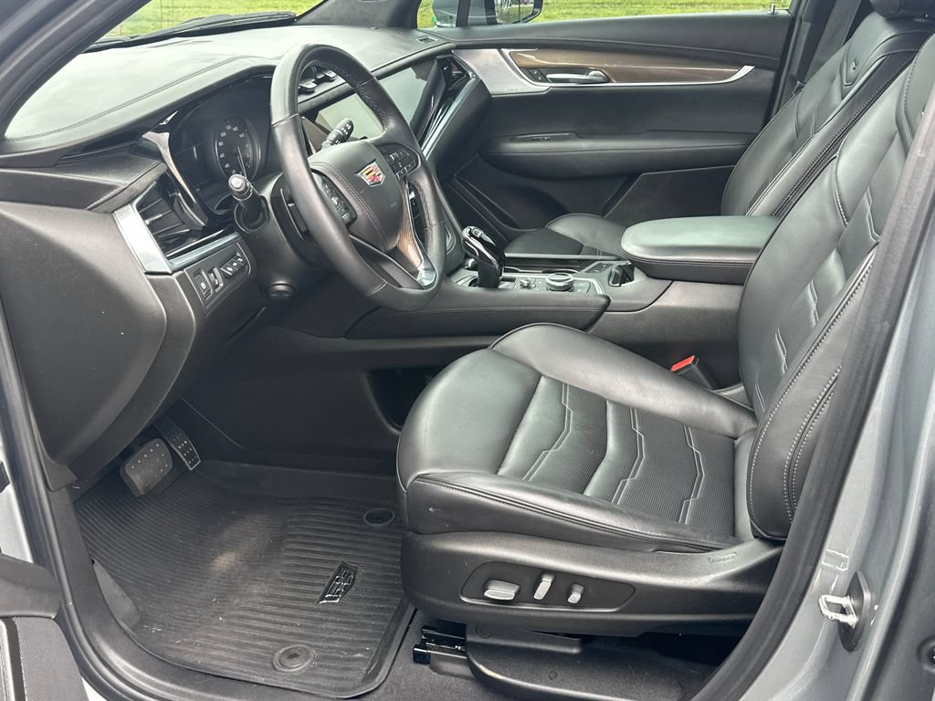 Used 2024 Cadillac XT6 Premium Luxury w/ Platinum Package AWD/4WD image 9