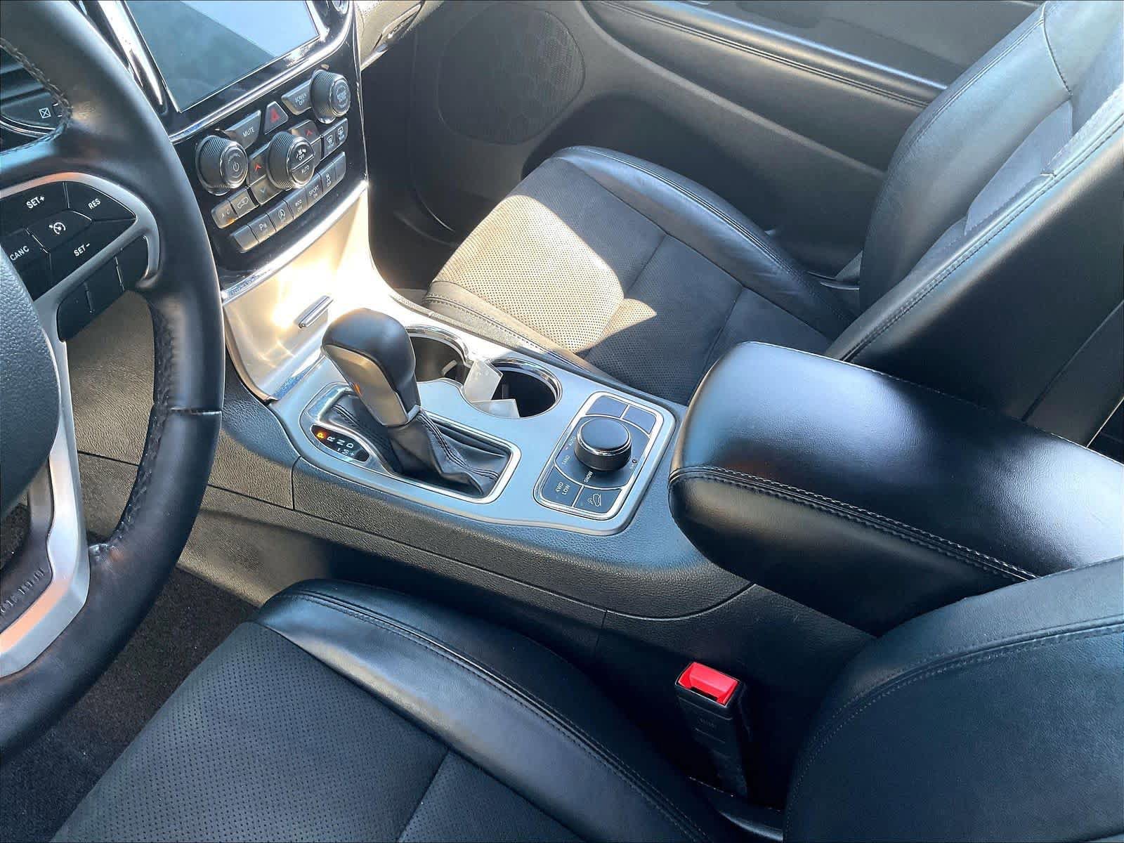 Used 2022 Jeep Grand Cherokee Laredo X image 17