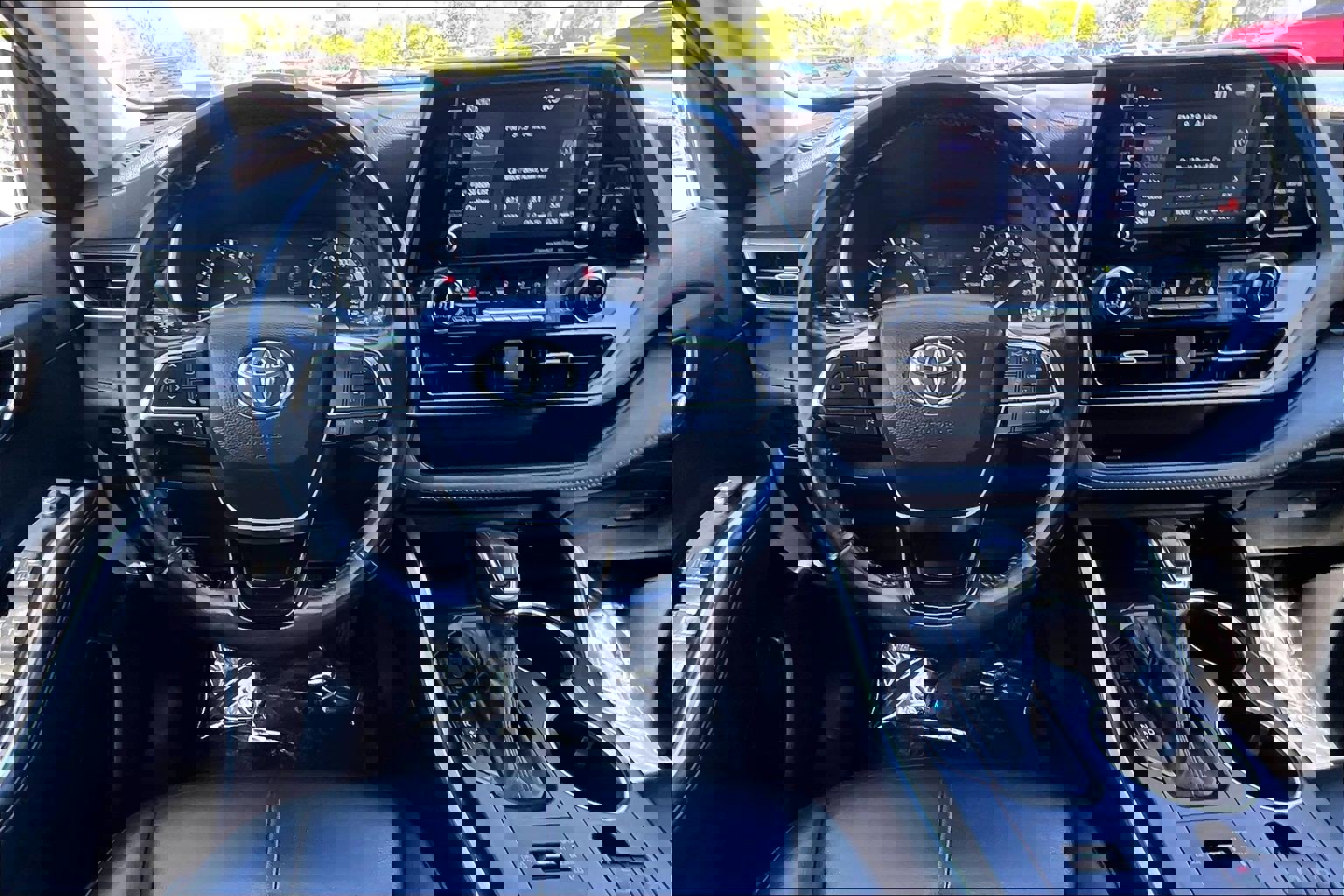 Used 2021 Toyota Highlander XLE image 5