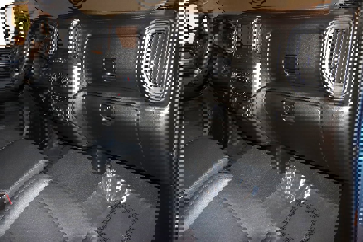 Used 2026 Chevrolet Silverado 2500 Custom w/ Custom Value Package image 59