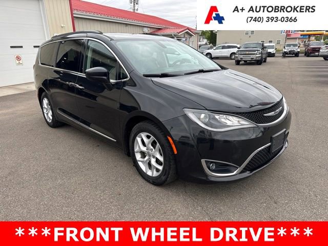 Used 2017 Chrysler Pacifica Touring-L w/ Tire & Wheel Group FWD image 1