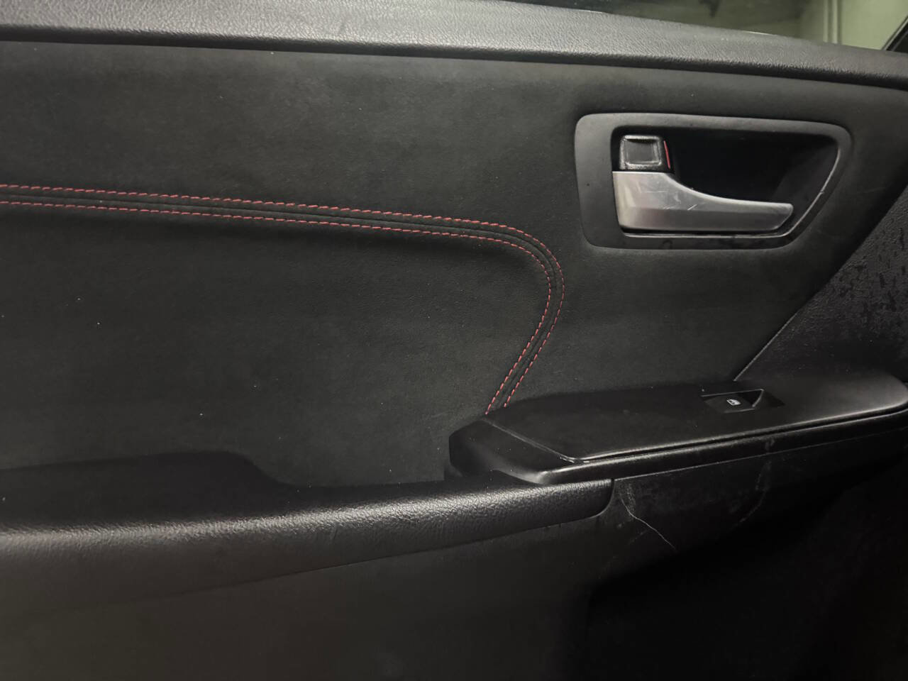 Used 2017 Toyota Camry LE image 29